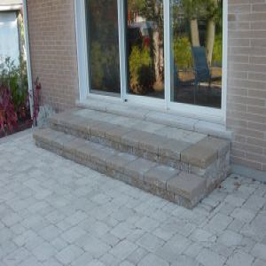 Simple Unilock Pisa2 steps and Brussels Block pavers